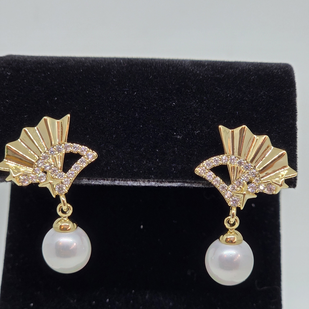 Gold Fan-Shaped Earrings with Pearl Drops